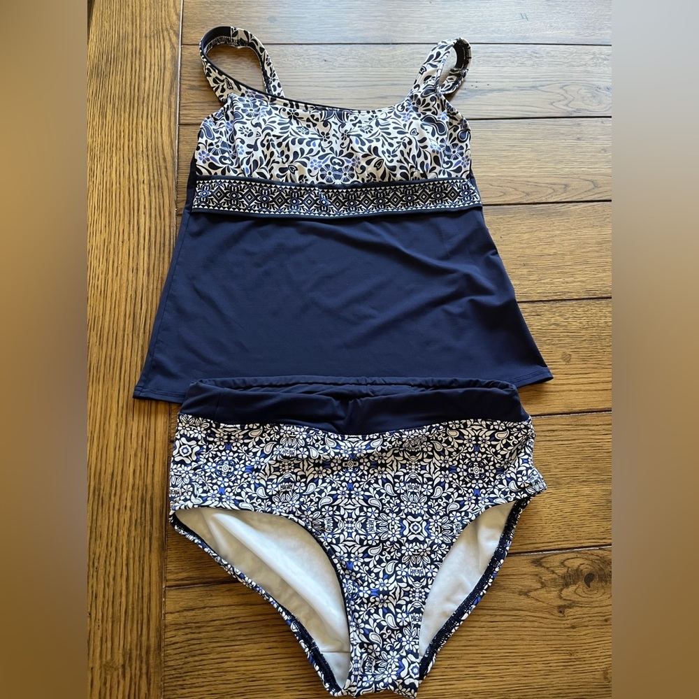 Lands End size 4 Two piece swimsuit.
